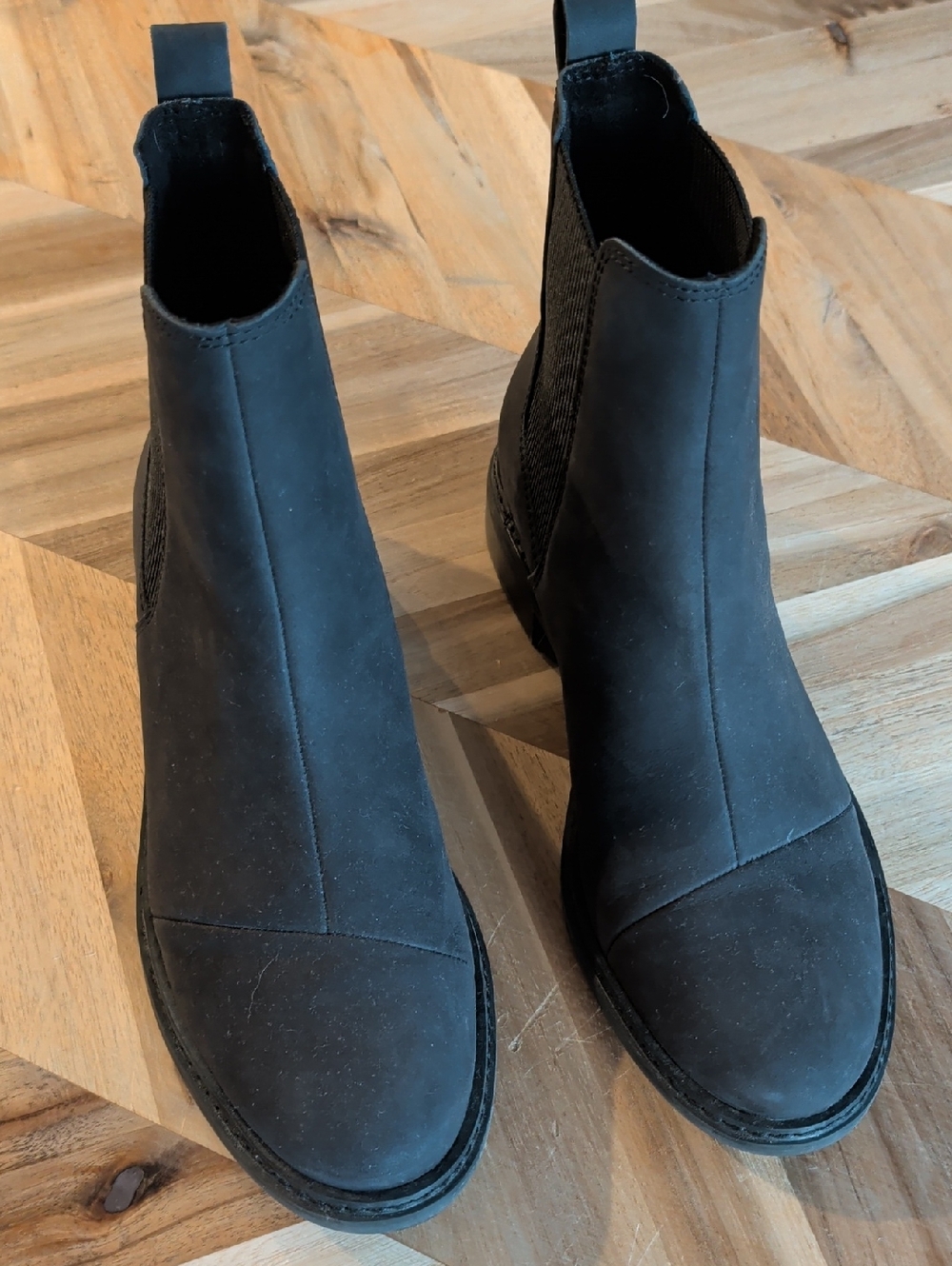EUC Toms Black Chelsea Ankle Boots
